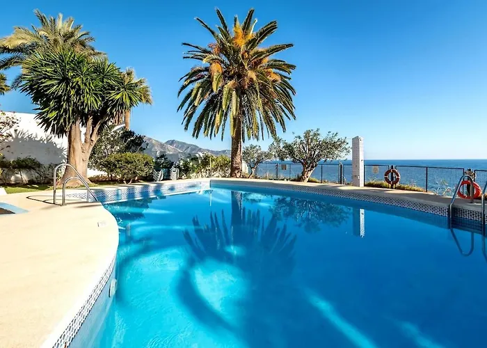Stunning 2 Bed Penthouse In Tuhillo, Parador Area