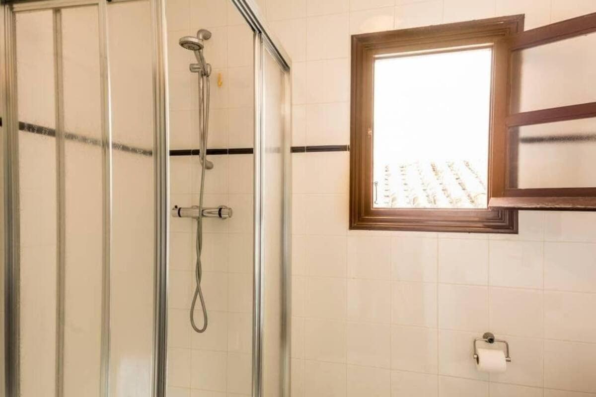 Stunning 2 Bed Penthouse In Tuhillo, Area Appartement