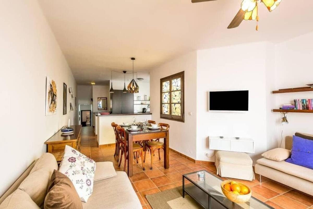 Appartement Stunning 2 Bed Penthouse In Tuhillo, Area *
